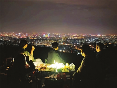 金控配资 登高纳凉 夜瞰太原