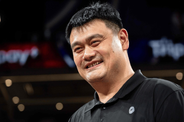 保宇配资 媒体人分享姚明NBA中国赛采访图集: 没那么多事肯定是开心的